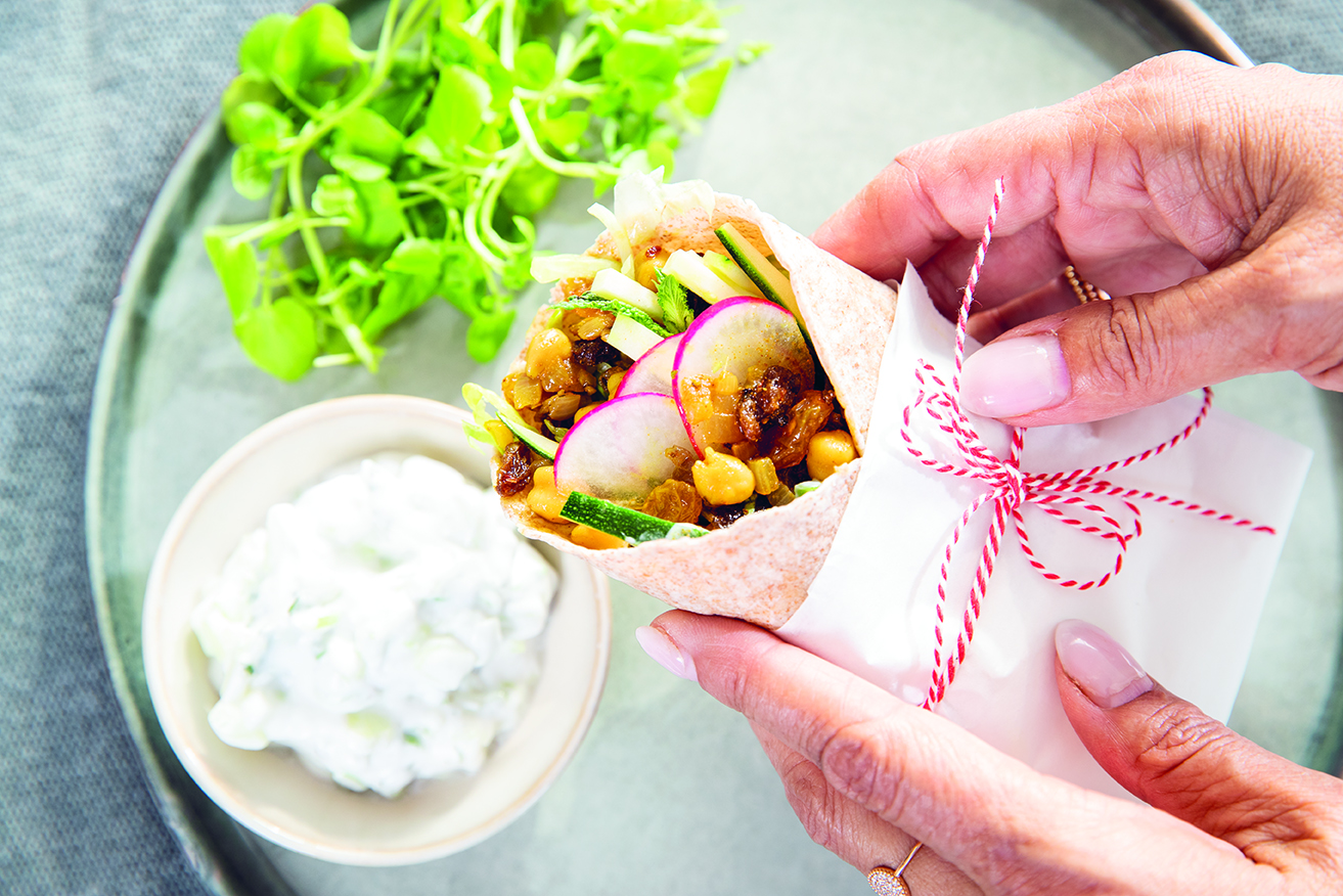 Recht uit de voorraadkast : kikkererwtencurry in 'n wrap